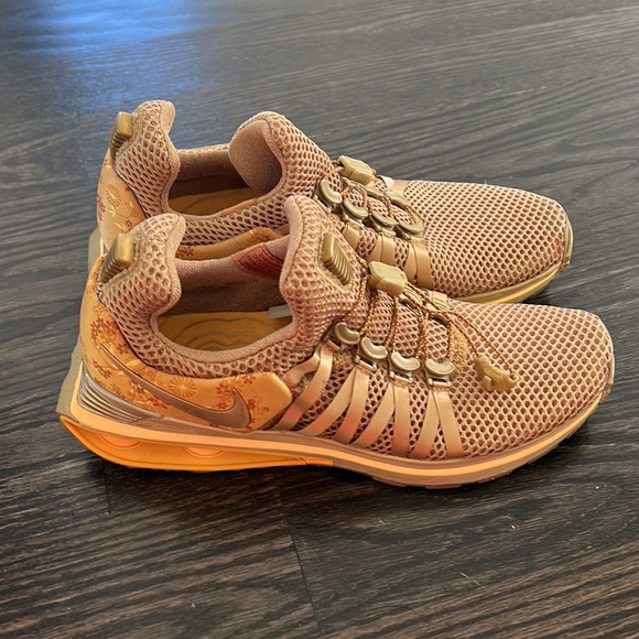 Nike Shox Gravity - Picture 2 of 5